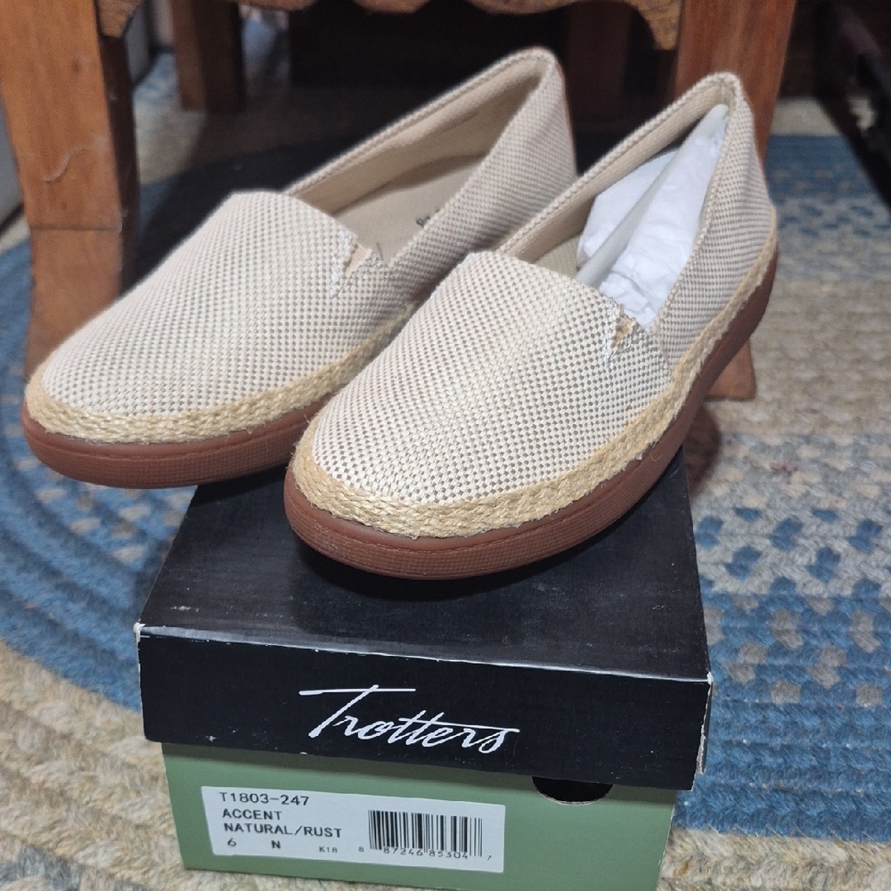 Trotters Natural Tan Espadrille Slip-Ons